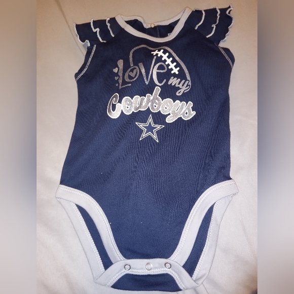 *HP* Like New Baby Girls NFL Cowboys Onesie 12m - Picture 1 of 3